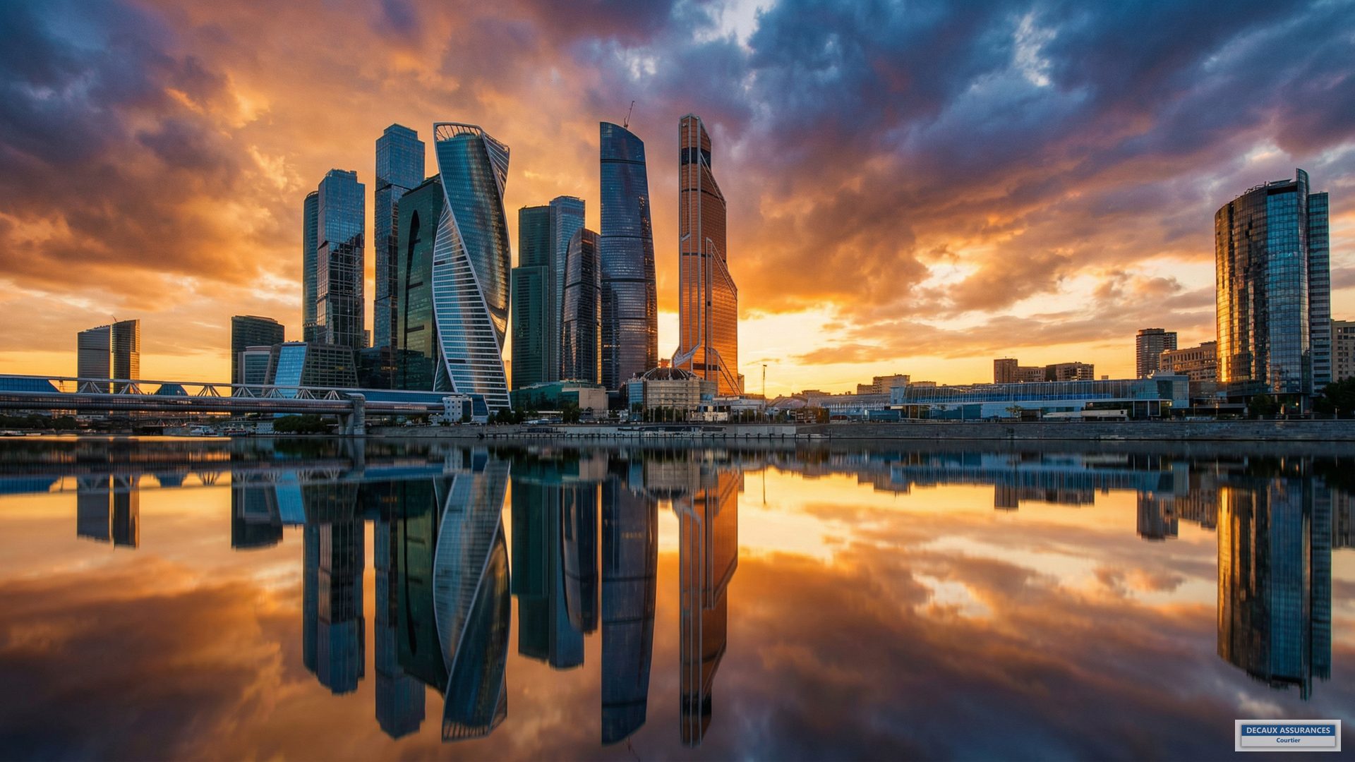 Architecture moderne coucher de soleil